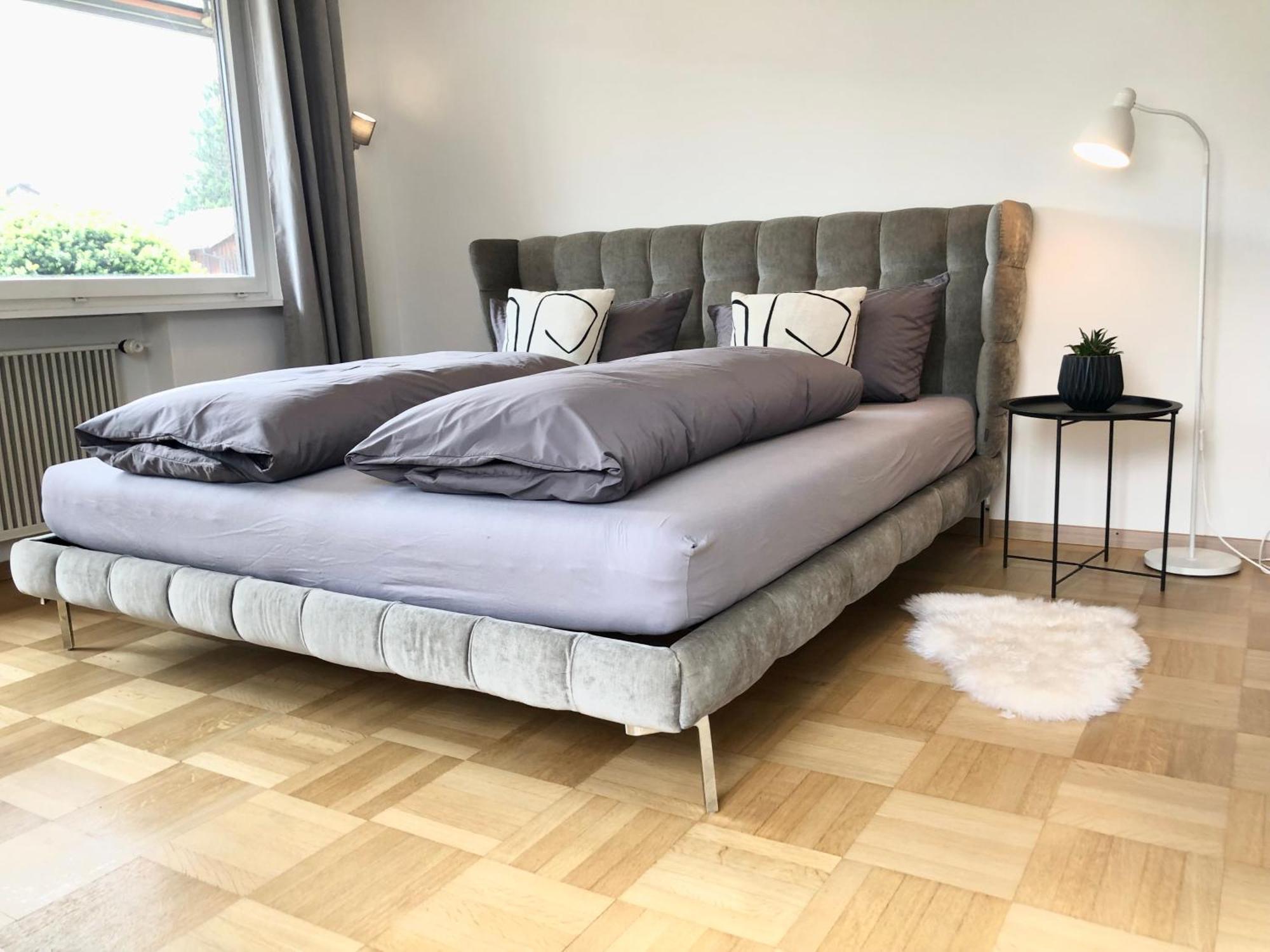 Crown Living Design Apartment - 2 Schlafzimmer - Kueche - Gratis Parkplatz - Abstellraum Fuer Fahrraeder/Ski Mader Bagian luar foto