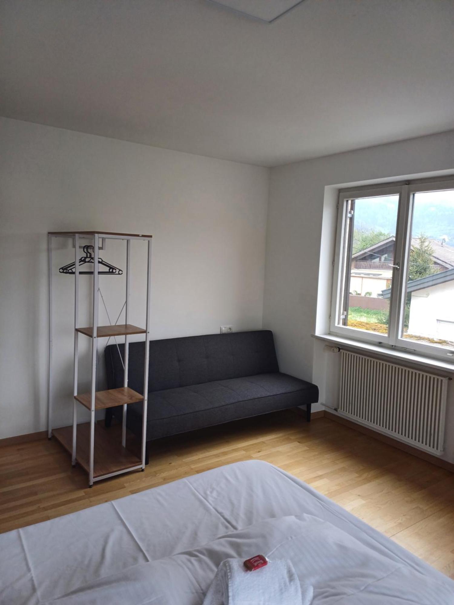 Crown Living Design Apartment - 2 Schlafzimmer - Kueche - Gratis Parkplatz - Abstellraum Fuer Fahrraeder/Ski Mader Bagian luar foto
